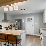 Comfortable 4 Bedroom House Minutes From Uptown Charlotte