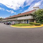 Econo Airport *