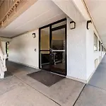 Hotel Econo Airport *