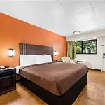 Econo Airport Hotel *