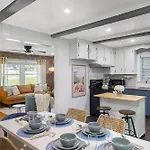 Cozy 5Bd | Sleeps 10 | Karaoke, Bbq & Large Yard