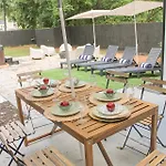 Hot Tub Pool Table Fire Pit 5min To Uptown Holiday home