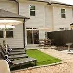 Holiday home Hot Tub Pool Table Fire Pit 5min To Uptown