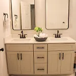 Hot Tub Pool Table Fire Pit 5min To Uptown *