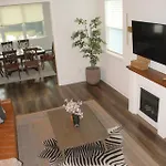 Hot Tub Pool Table Fire Pit 5min To Uptown Holiday home