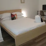 Hot Tub Pool Table Fire Pit 5min To Uptown Holiday home *