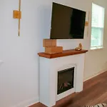 Hot Tub Pool Table Fire Pit 5min To Uptown Charlotte