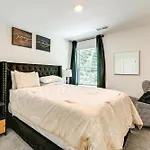 7 Mi To Uptown - Pet-friendly 2-story Townhome! Holiday home