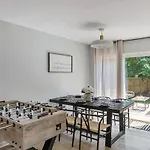 Luxe 3 Bedroom Sleeps 6, With Backyard Oasis