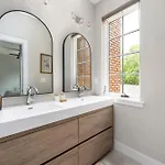 Holiday home Modern Retreat With Rooftop Firepit Near Uptown