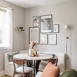 Holiday home Modern Retreat With Rooftop Firepit Near Uptown *