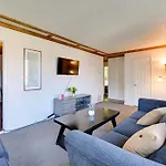 2 Mi To Center City: North End Holiday home *