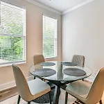 Holiday home 2 Mi To Dtwn Charlotte: Unit W/ Rooftop Deck!