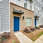 2 Mi To Dtwn Charlotte Unit With Rooftop Deck!