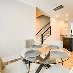 Holiday home 2 Mi To Dtwn Charlotte: Unit W/ Rooftop Deck! *