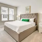2 Mi To Dtwn Charlotte: Unit W/ Rooftop Deck! Holiday home Charlotte