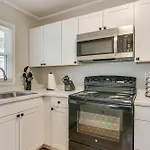 < 2 Mi To Uptown Charlotte: W/ Large Yard! Holiday home