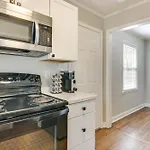 Holiday home < 2 Mi To Uptown Charlotte: W/ Large Yard!