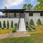 Newly Renovated-private Pool & Huge Deck Holiday home Charlotte