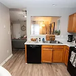 3 Bedroom House 10 Mins To Uptown Holiday home