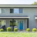 Sleek 2Br Townhouse, Stones Throw To Uptown