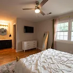 Laid In Luxury 2Br Garage Clt