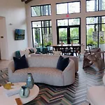 Apartment Beautiful In Concord With Swimming Pool And Gymn