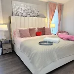 Queen Family-friendly Entire House, *