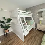Queen Family-friendly Entire House, Holiday home *