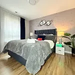 Queen Family-friendly Entire House, *