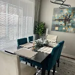 Queen Family-friendly Entire House, Holiday home
