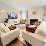 Queen Family-friendly Entire House, Holiday home *