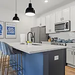 3br Townhouse King Bed Backyard Airport Holiday home *