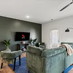 Holiday home 3br Townhouse King Bed Backyard Airport Charlotte