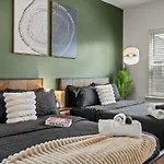 3br Townhouse King Bed Backyard Airport * Charlotte