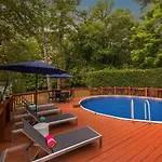 Newly Renovated-private Pool & Huge Deck