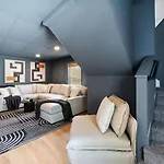 Newly Renovated-private Pool & Huge Deck