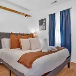Updated Area With Hot Tub Near Your Perfect Retreat Holiday home