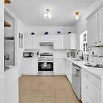 Updated Area With Hot Tub Near Your Perfect Retreat Holiday home