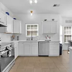 Holiday home Updated Area With Hot Tub Near Your Perfect Retreat Charlotte