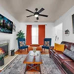 Updated Area With Hot Tub Near Your Perfect Retreat Holiday home