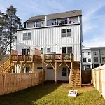 Birdsong Bungalow - Hot Tub, Game Room, Fire Pit