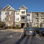 Beautiful Apartment In Concord With Swimming Pool And Gymn