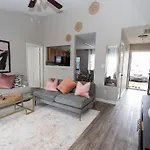 3 Bedroom House 10 Mins To Uptown *