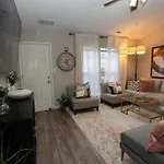 3 Bedroom House 10 Mins To Uptown