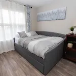 Holiday home 3 Bedroom House 10 Mins To Uptown