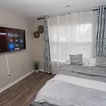 Holiday home 3 Bedroom House 10 Mins To Uptown