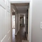 3 Bedroom House 10 Mins To Uptown *