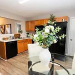 3 Bedroom House 10 Mins To Uptown