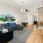 Queen City's Den Nest Uptown Holiday home *